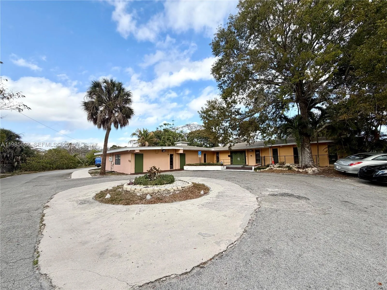 4537 W Broward Blvd, Plantation FL 33317