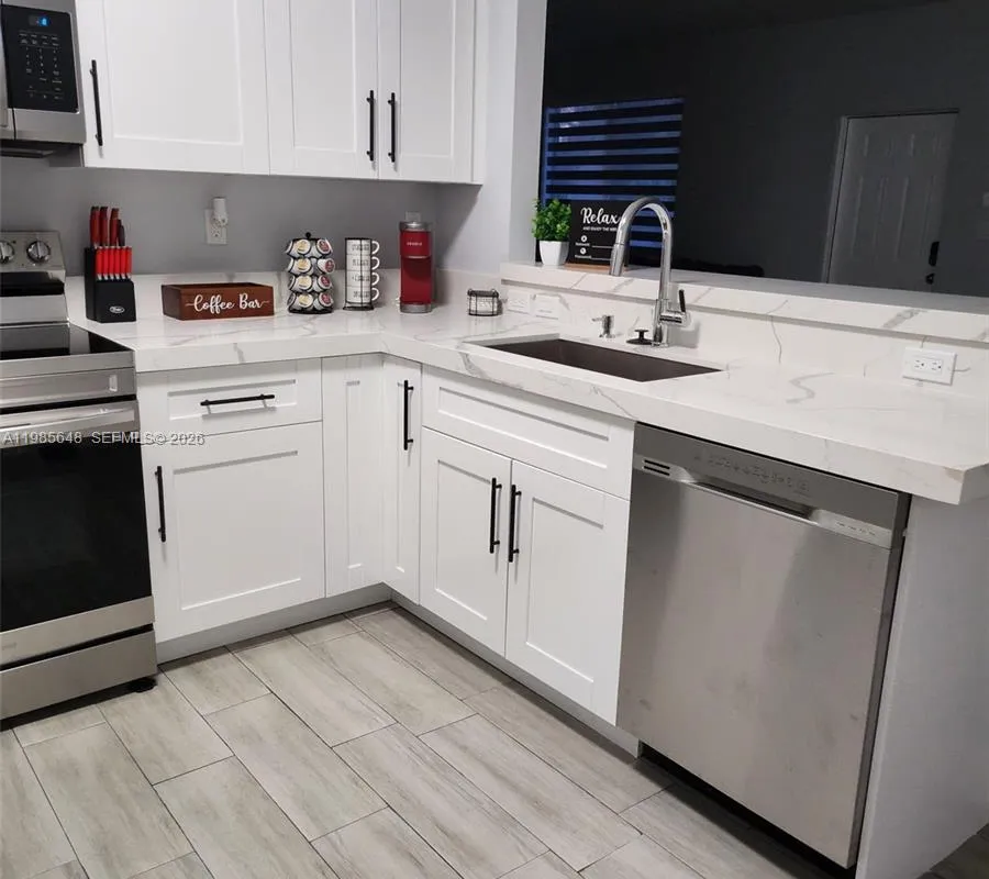 2712 NW 7th Ct, Fort Lauderdale FL 33311