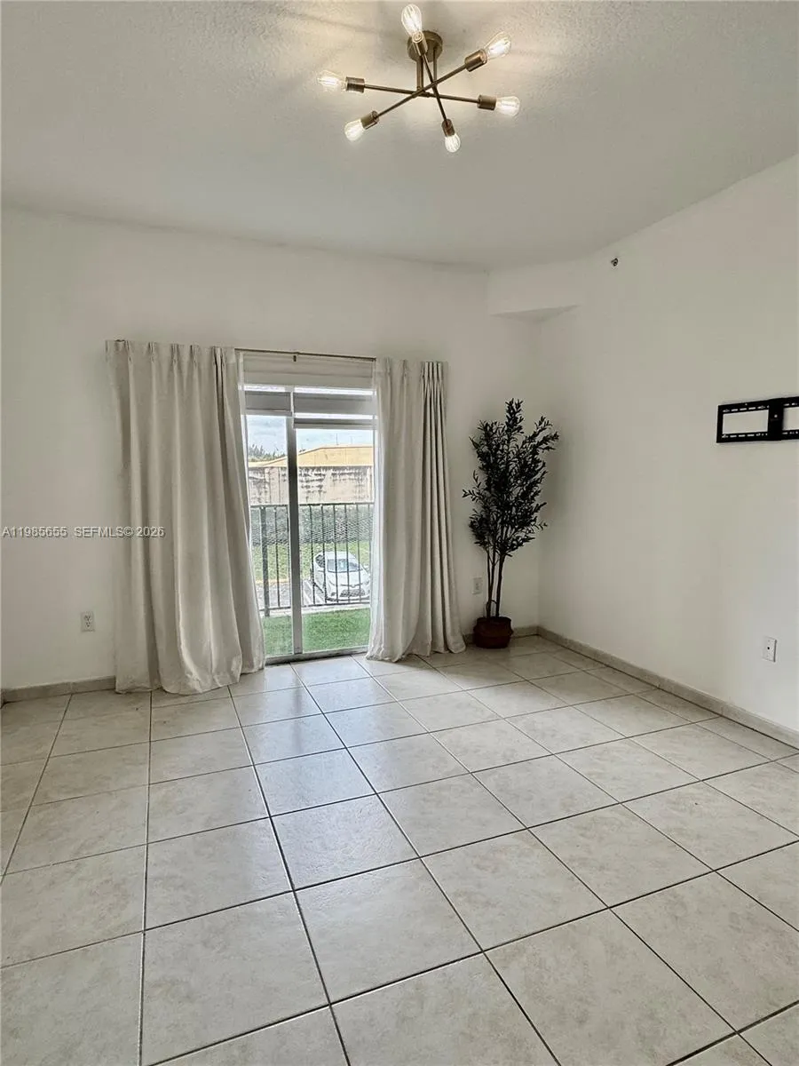 7290 NW 114th Ave # 7, Doral FL 33178