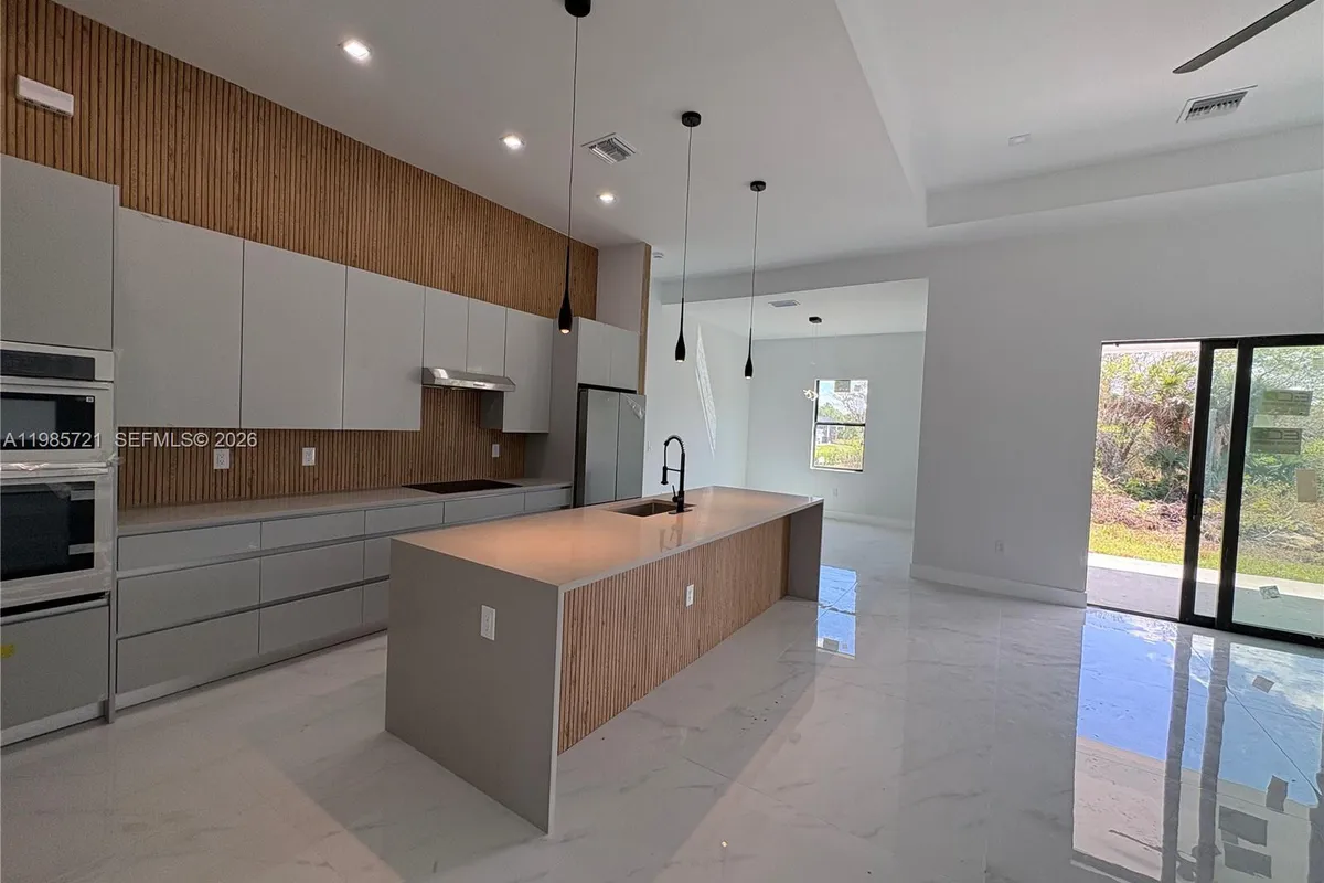 6186 N Everglades blvd, Naples FL 34120