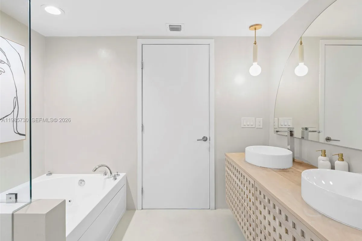 50 Biscayne Blvd # 1708, Miami FL 33132