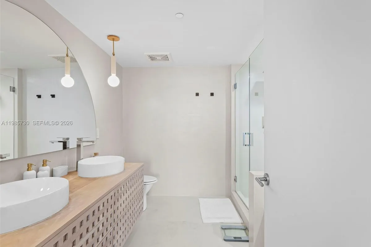 50 Biscayne Blvd # 1708, Miami FL 33132