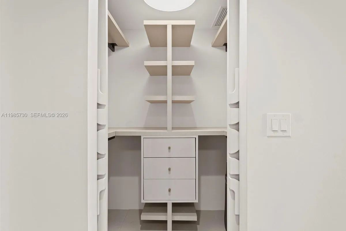 50 Biscayne Blvd # 1708, Miami FL 33132