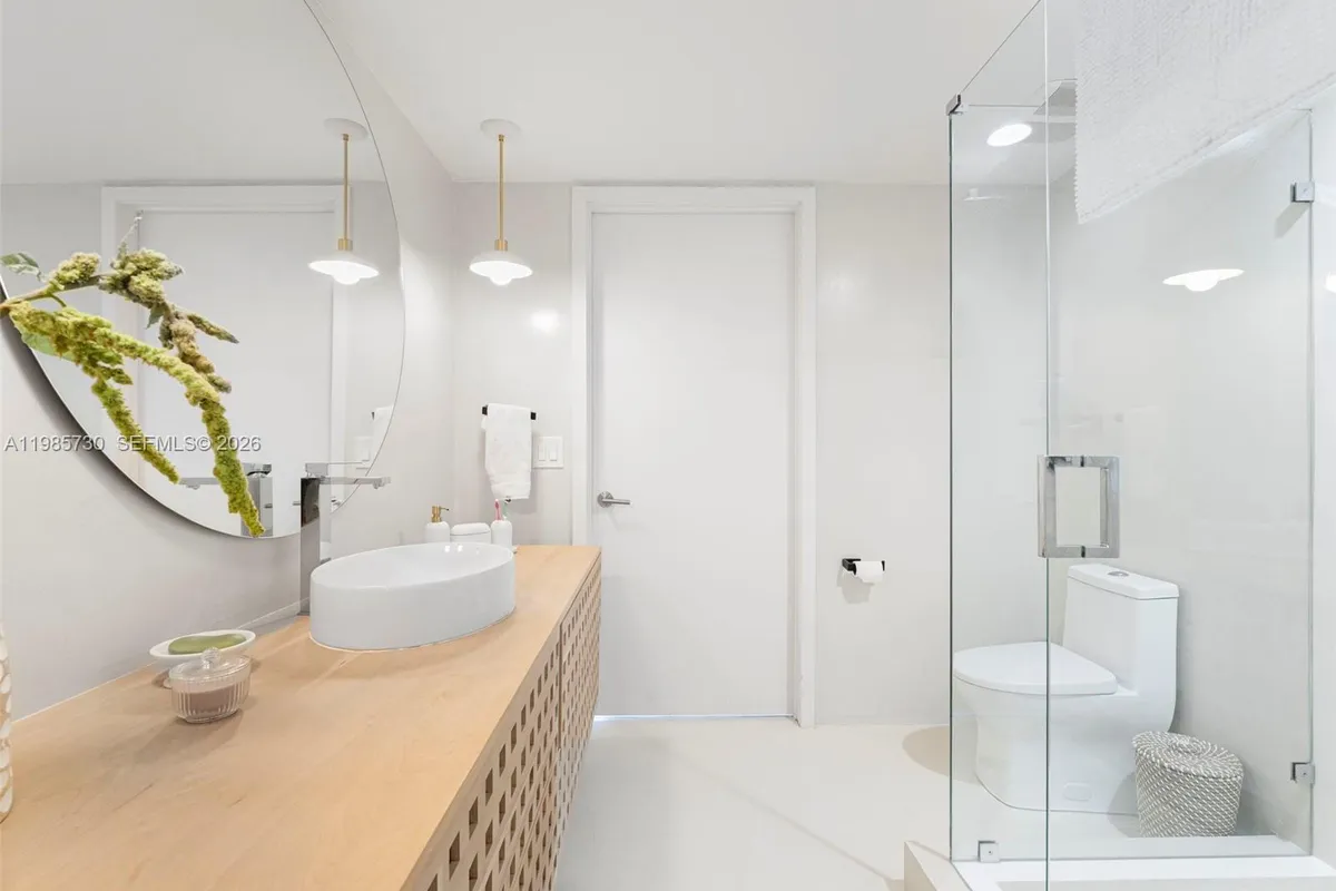 50 Biscayne Blvd # 1708, Miami FL 33132