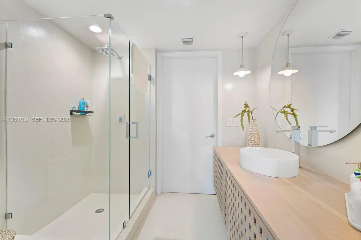 50 Biscayne Blvd # 1708, Miami FL 33132