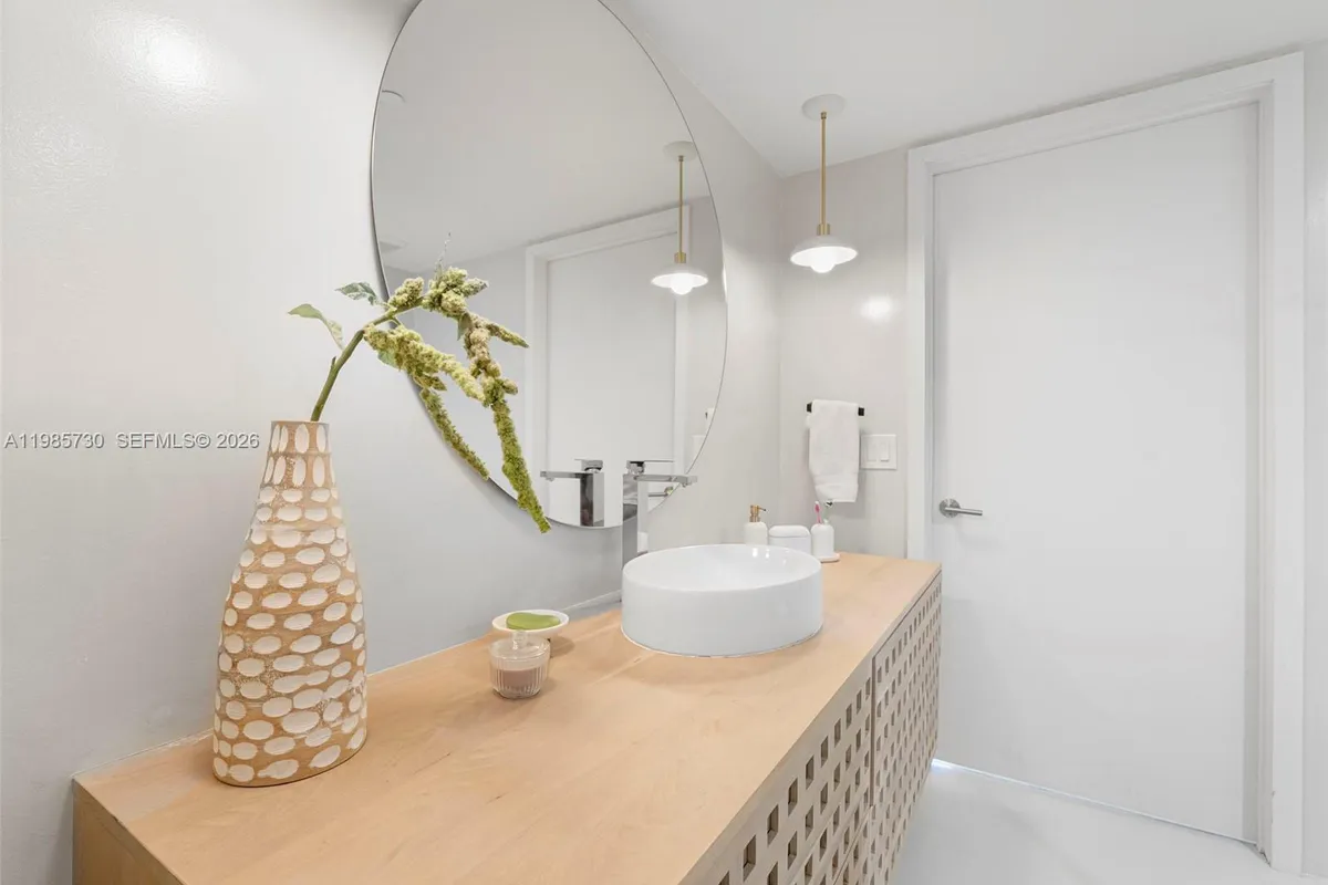 50 Biscayne Blvd # 1708, Miami FL 33132