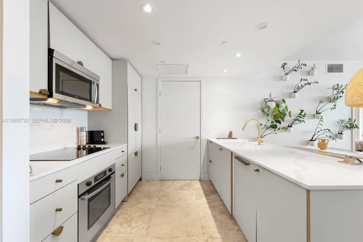 50 Biscayne Blvd # 1708, Miami FL 33132