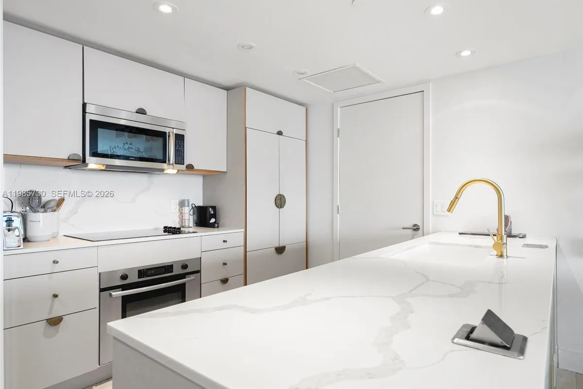 50 Biscayne Blvd # 1708, Miami FL 33132