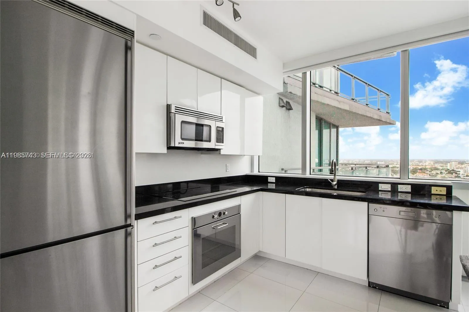 92 SW 3rd St # 2510, Miami FL 33130