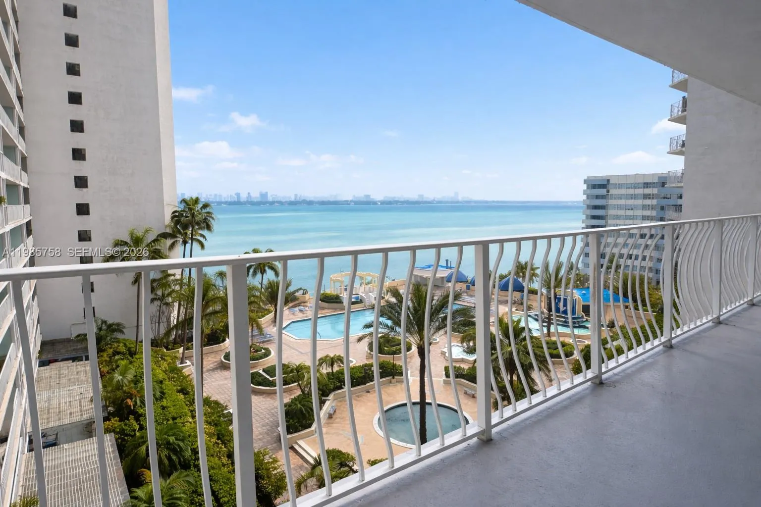 7601 E Treasure Dr # 910, North Bay Village FL 33141