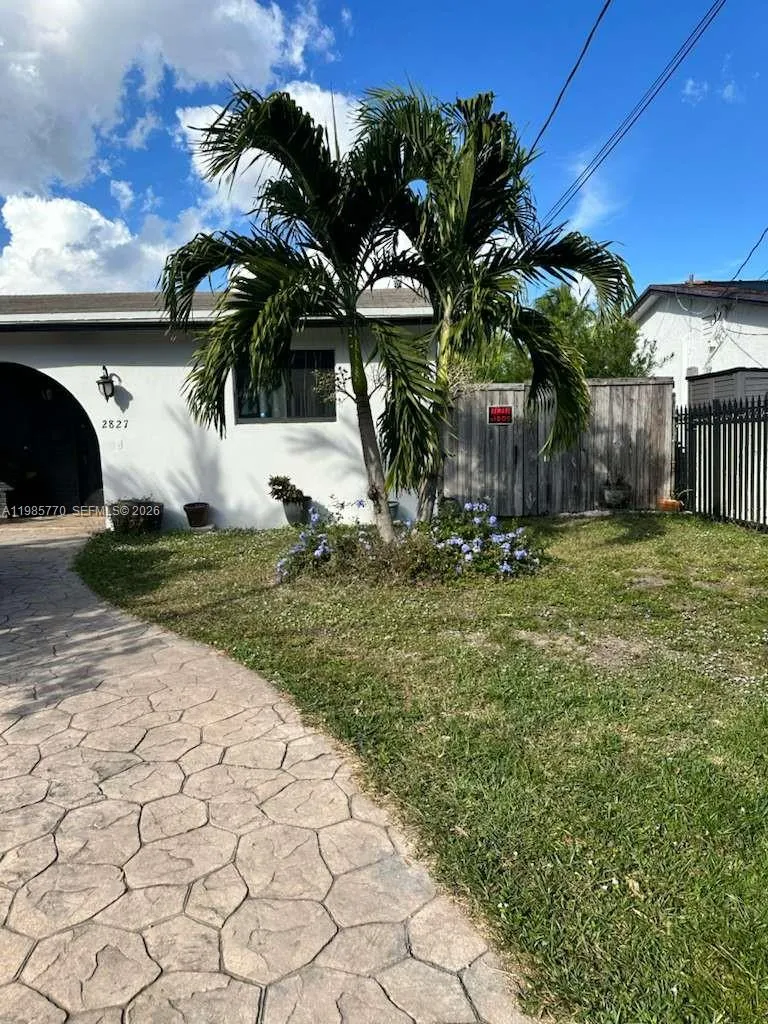 2827 Mckinley St, Hollywood FL 33020