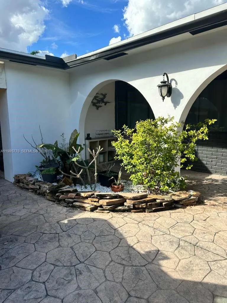 2827 Mckinley St, Hollywood FL 33020