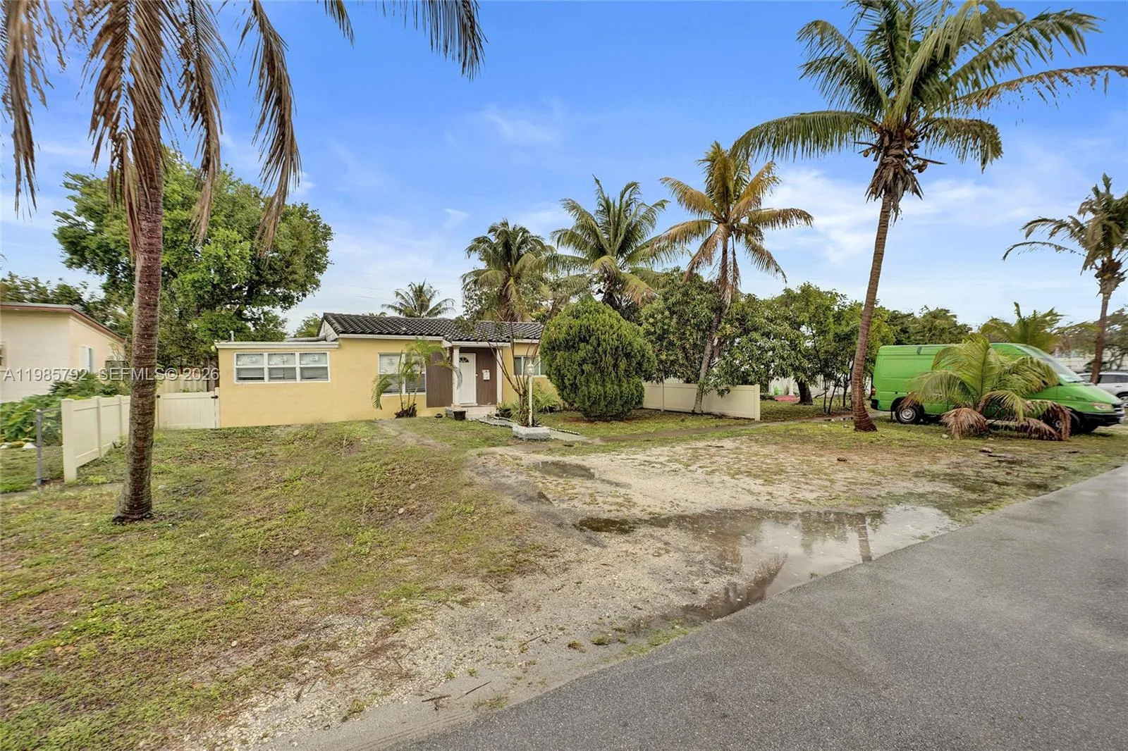 1675 NE 160th St, North Miami Beach FL 33162