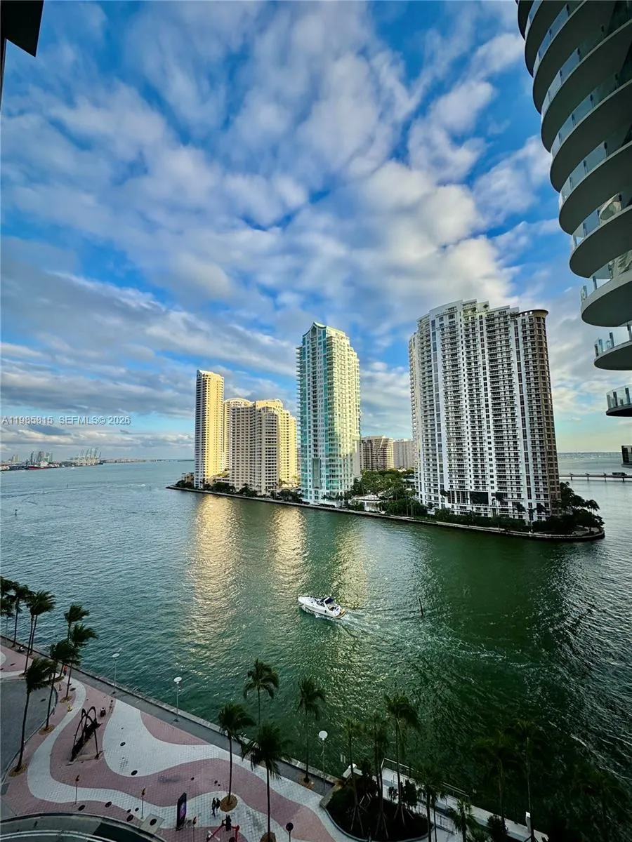 300 S Biscayne Blvd # 1210, Miami FL 33131