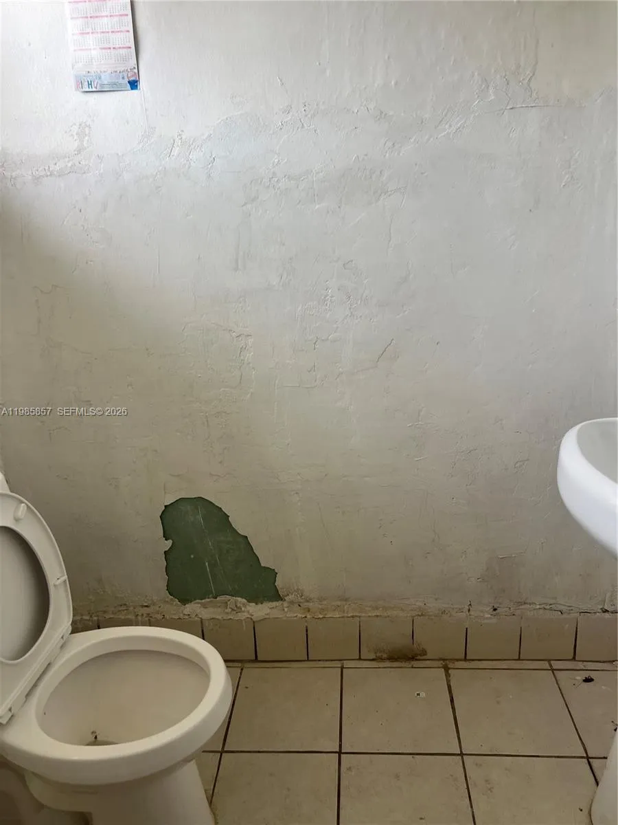 30 NE 193rd Ter, Miami FL 33179