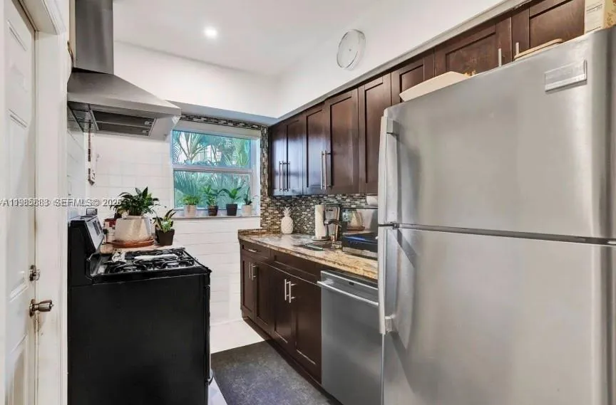 10076 E Bay Harbor Dr # 76D, Bay Harbor Islands FL 33154