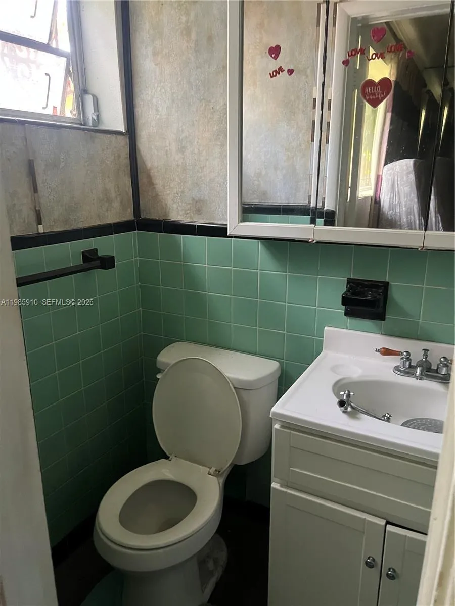 19531 NW 1st Pl, Miami Gardens FL 33169