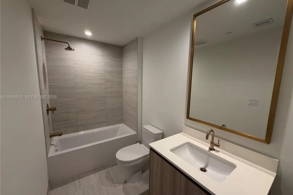 77 SE 5th Street # 1613, Miami FL 33131