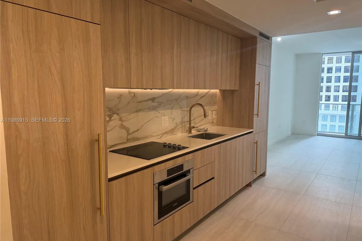 77 SE 5th Street # 1613, Miami FL 33131