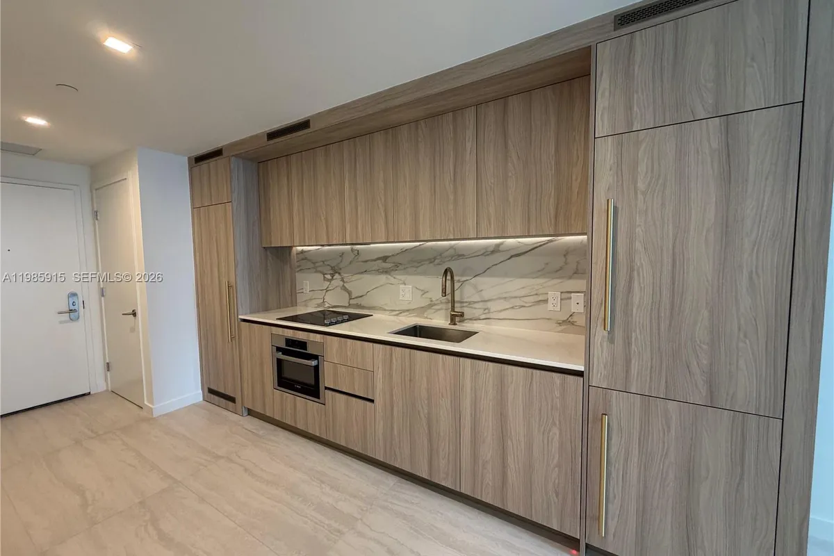 77 SE 5th Street # 1613, Miami FL 33131