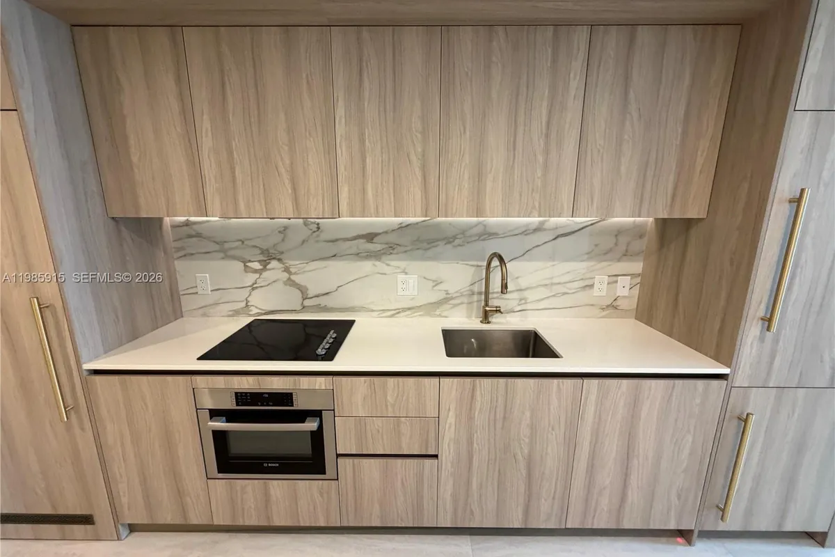 77 SE 5th Street # 1613, Miami FL 33131