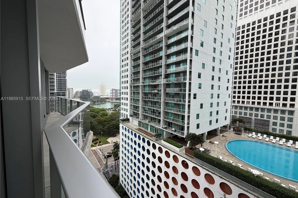 77 SE 5th Street # 1613, Miami FL 33131