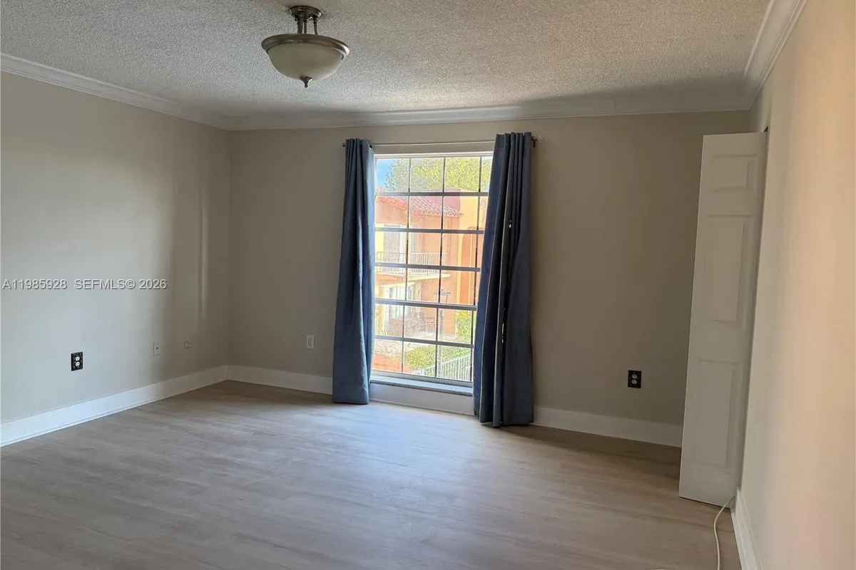 7170 Fairway Dr # M5, Miami Lakes FL 33014