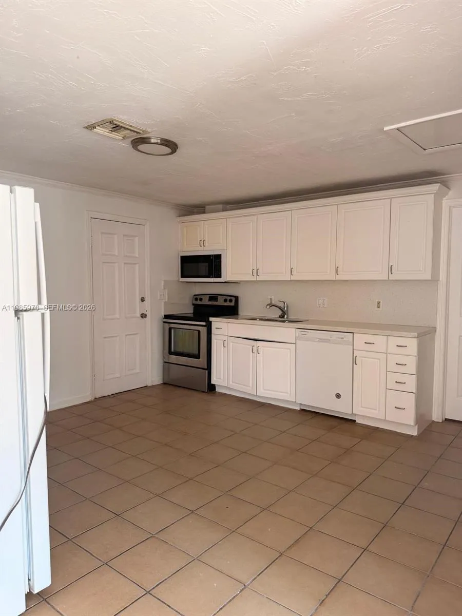 409 NW 33rd St # 1, Miami FL 33127