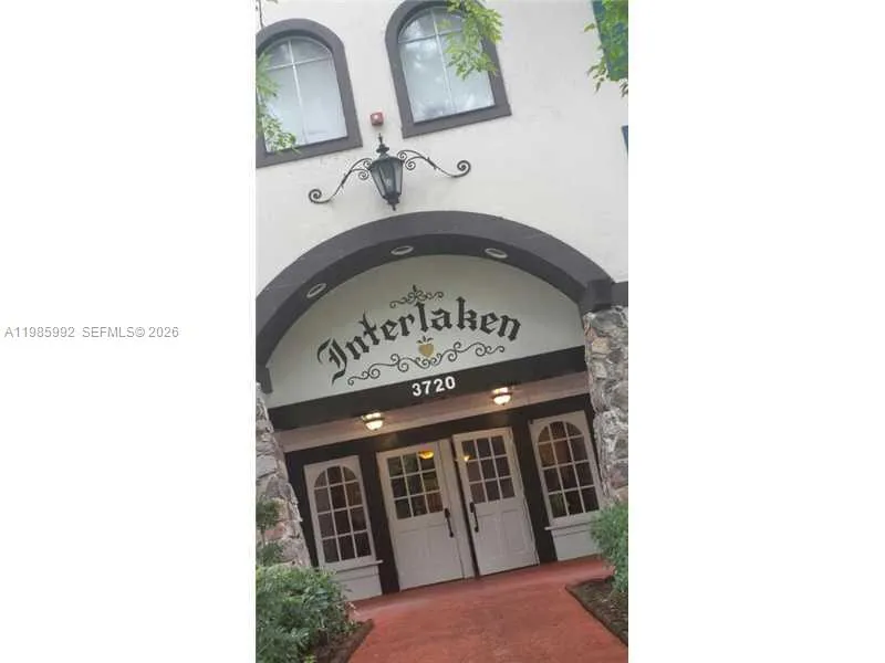 3720 INVERRARY DR # 2M, Lauderhill FL 33319