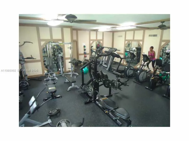 3720 INVERRARY DR # 2M, Lauderhill FL 33319