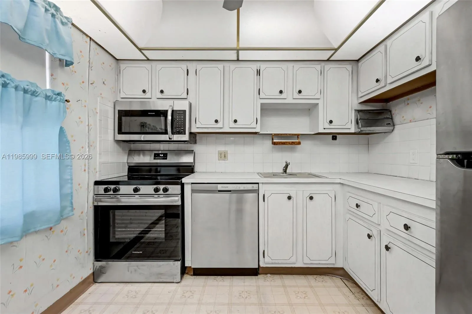 1020 Country Club Dr # 305, Margate FL 33063