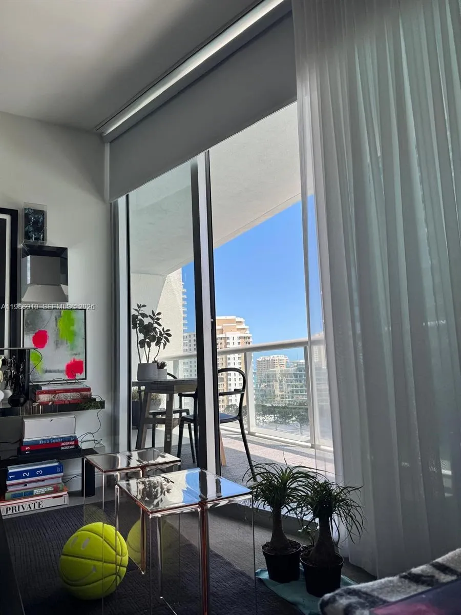 475 Brickell Ave # 1711, Miami FL 33131