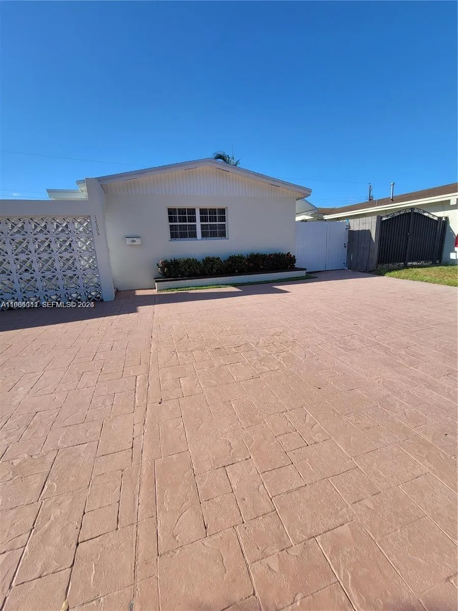12305 SW 42nd St, Miami FL 33175