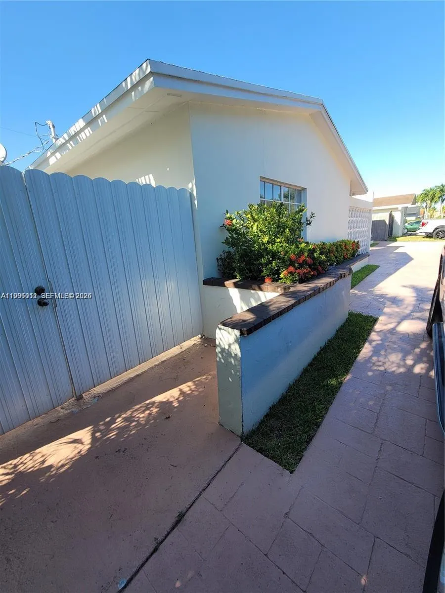 12305 SW 42nd St, Miami FL 33175