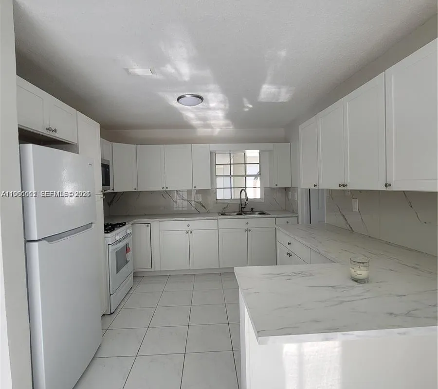 12305 SW 42nd St, Miami FL 33175