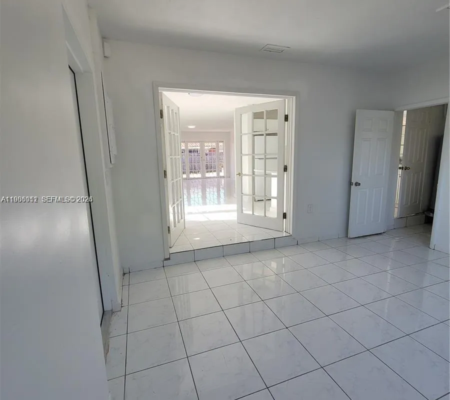 12305 SW 42nd St, Miami FL 33175