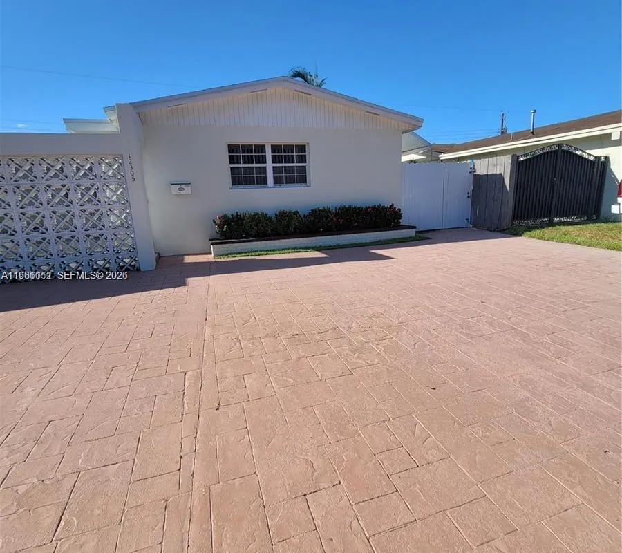 12305 SW 42nd St, Miami FL 33175