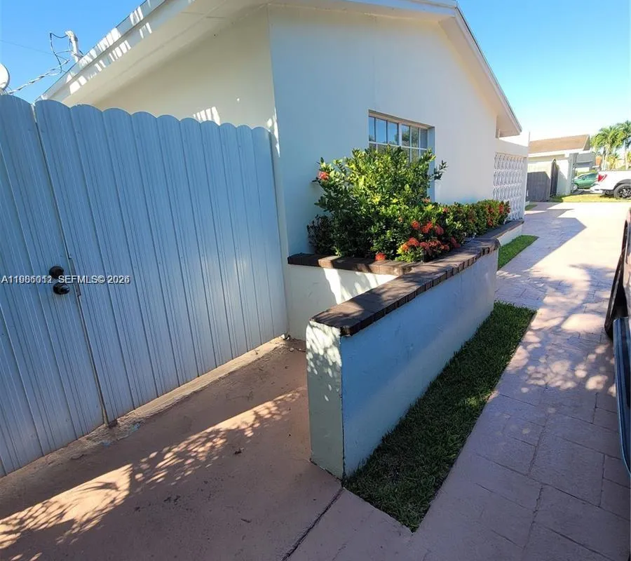 12305 SW 42nd St, Miami FL 33175