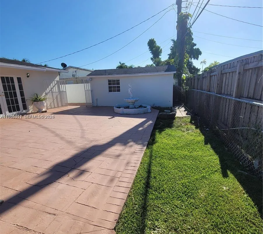 12305 SW 42nd St, Miami FL 33175