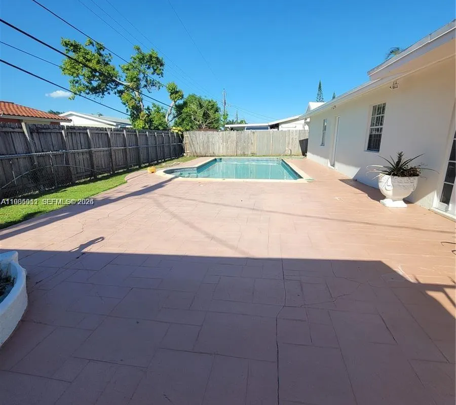 12305 SW 42nd St, Miami FL 33175