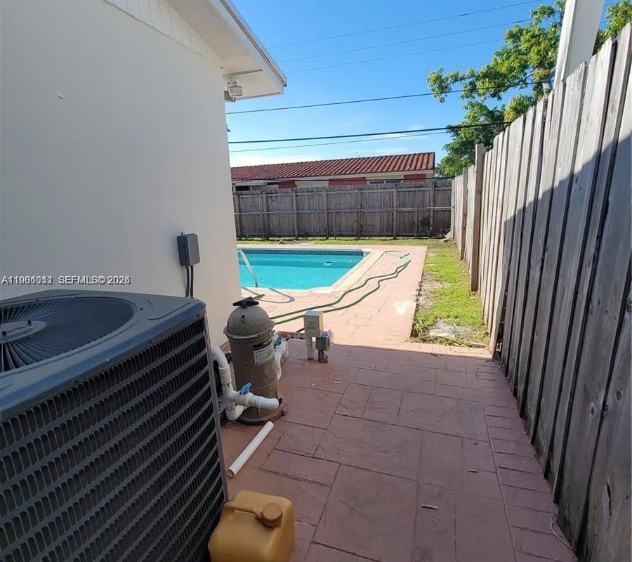 12305 SW 42nd St, Miami FL 33175