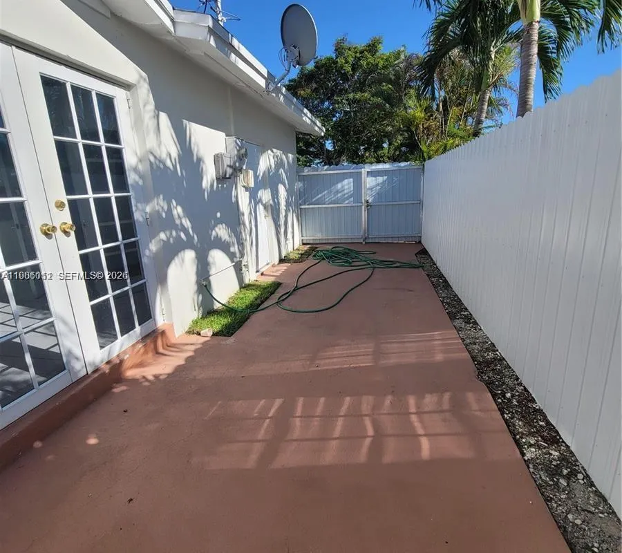 12305 SW 42nd St, Miami FL 33175