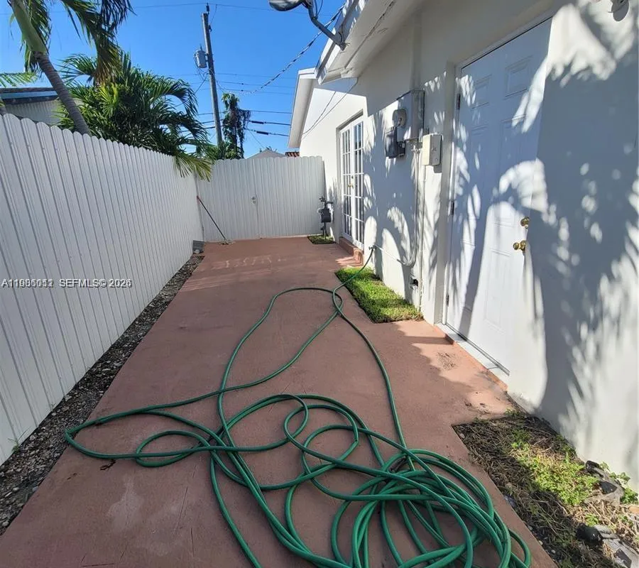 12305 SW 42nd St, Miami FL 33175