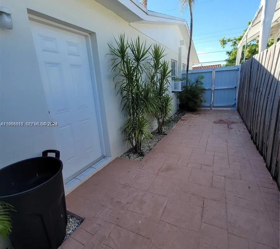 12305 SW 42nd St, Miami FL 33175