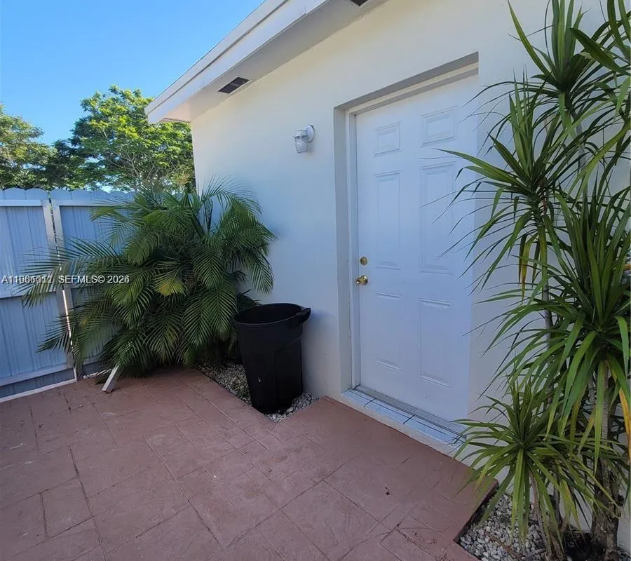 12305 SW 42nd St, Miami FL 33175