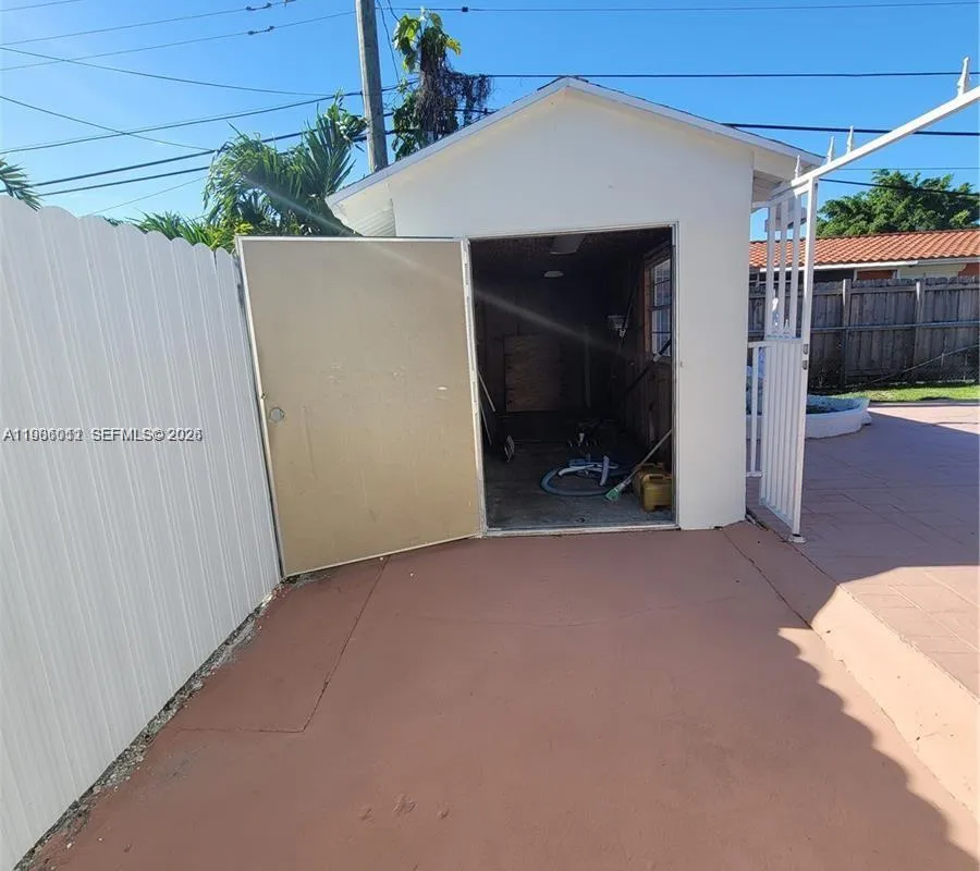 12305 SW 42nd St, Miami FL 33175