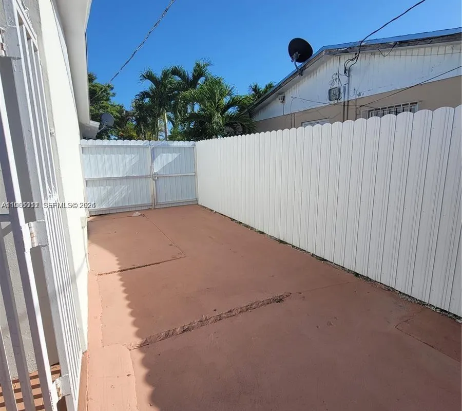 12305 SW 42nd St, Miami FL 33175