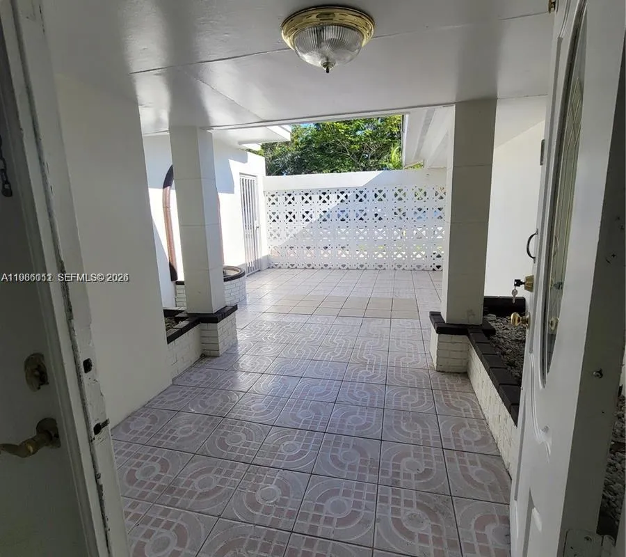 12305 SW 42nd St, Miami FL 33175