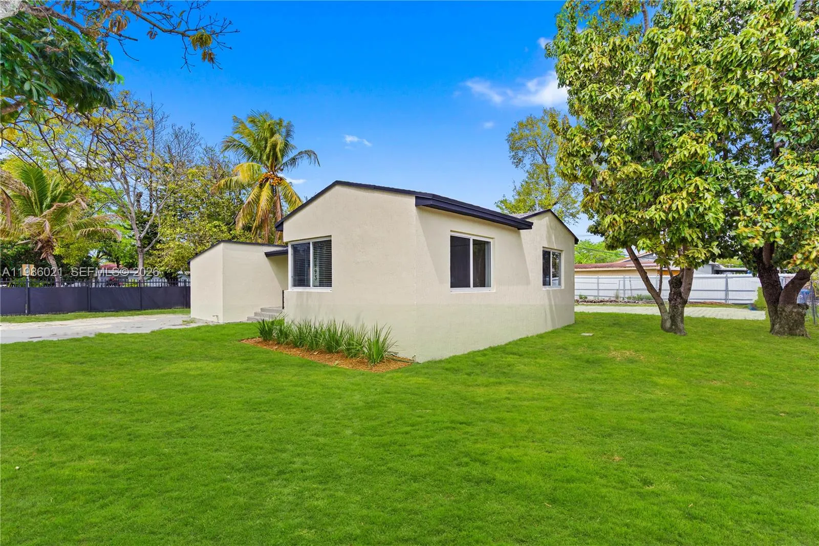 2995 NW 88th St, Miami FL 33147