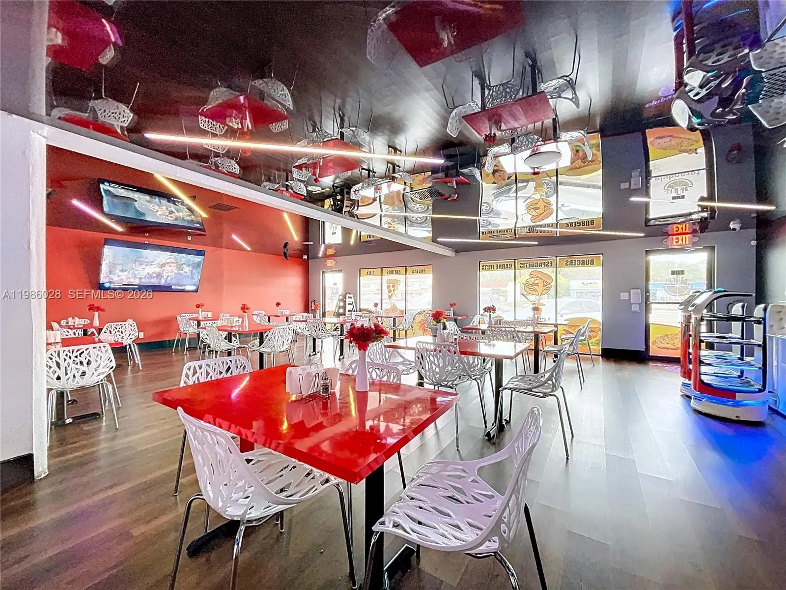Fully Equipped Restaurant For Sale in Tampa, Other City - In The State Of Florida FL 33614